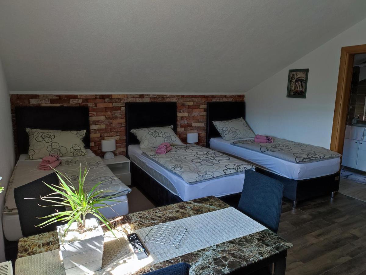 Apartman Toni Gračac Exterior foto