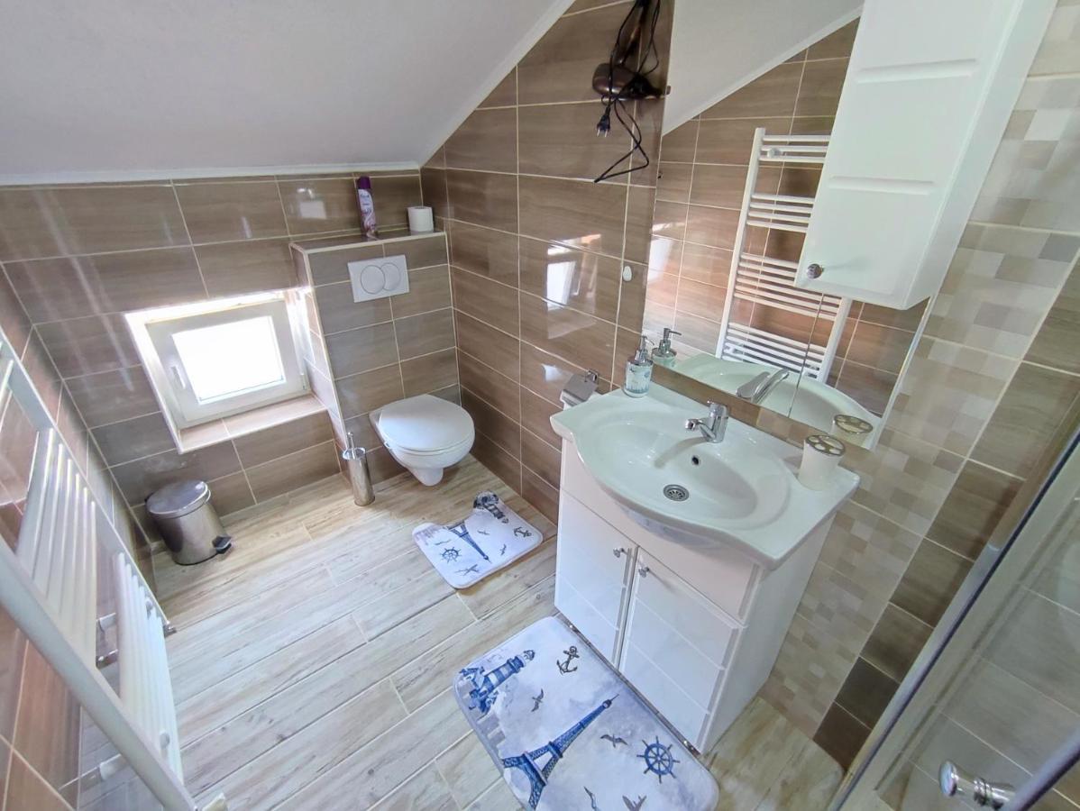 Apartman Toni Gračac Exterior foto
