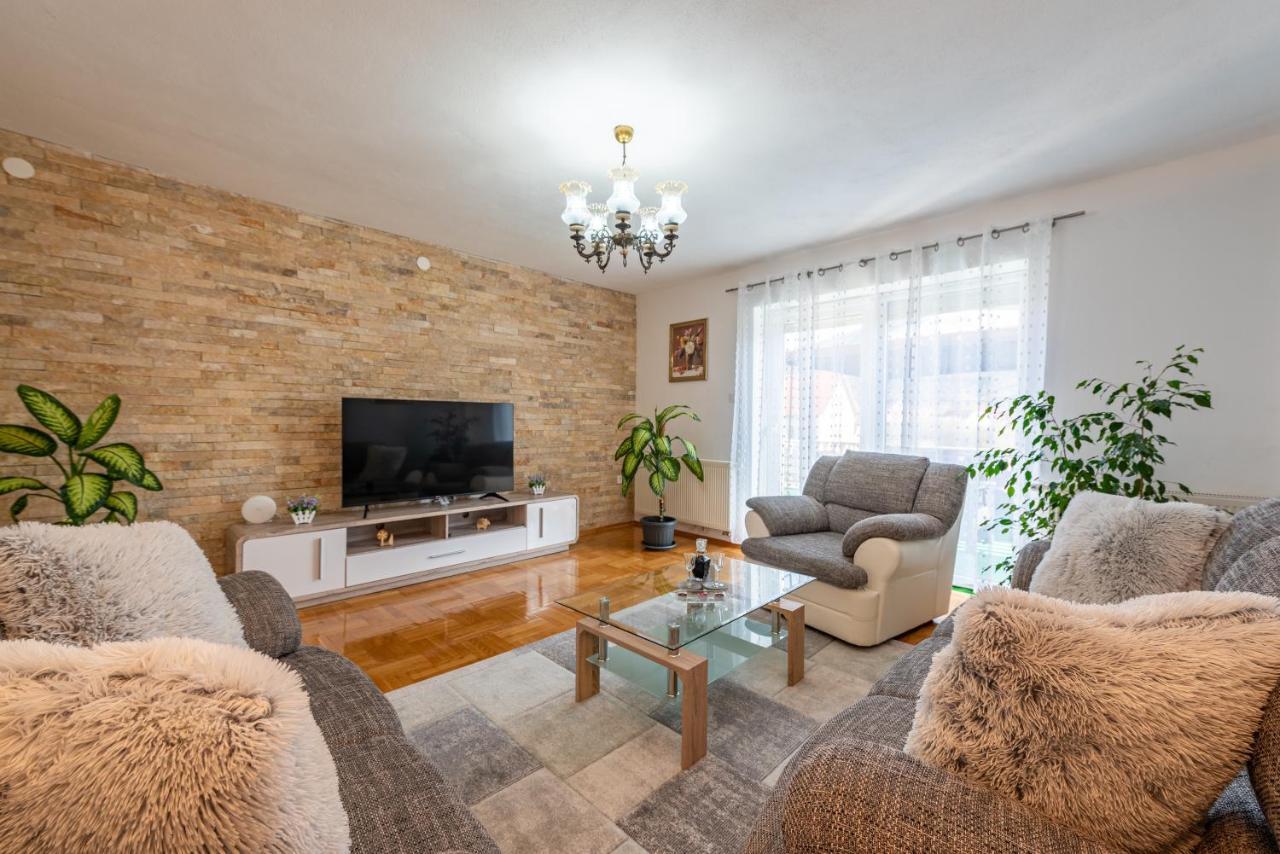 Apartman Toni Gračac Exterior foto