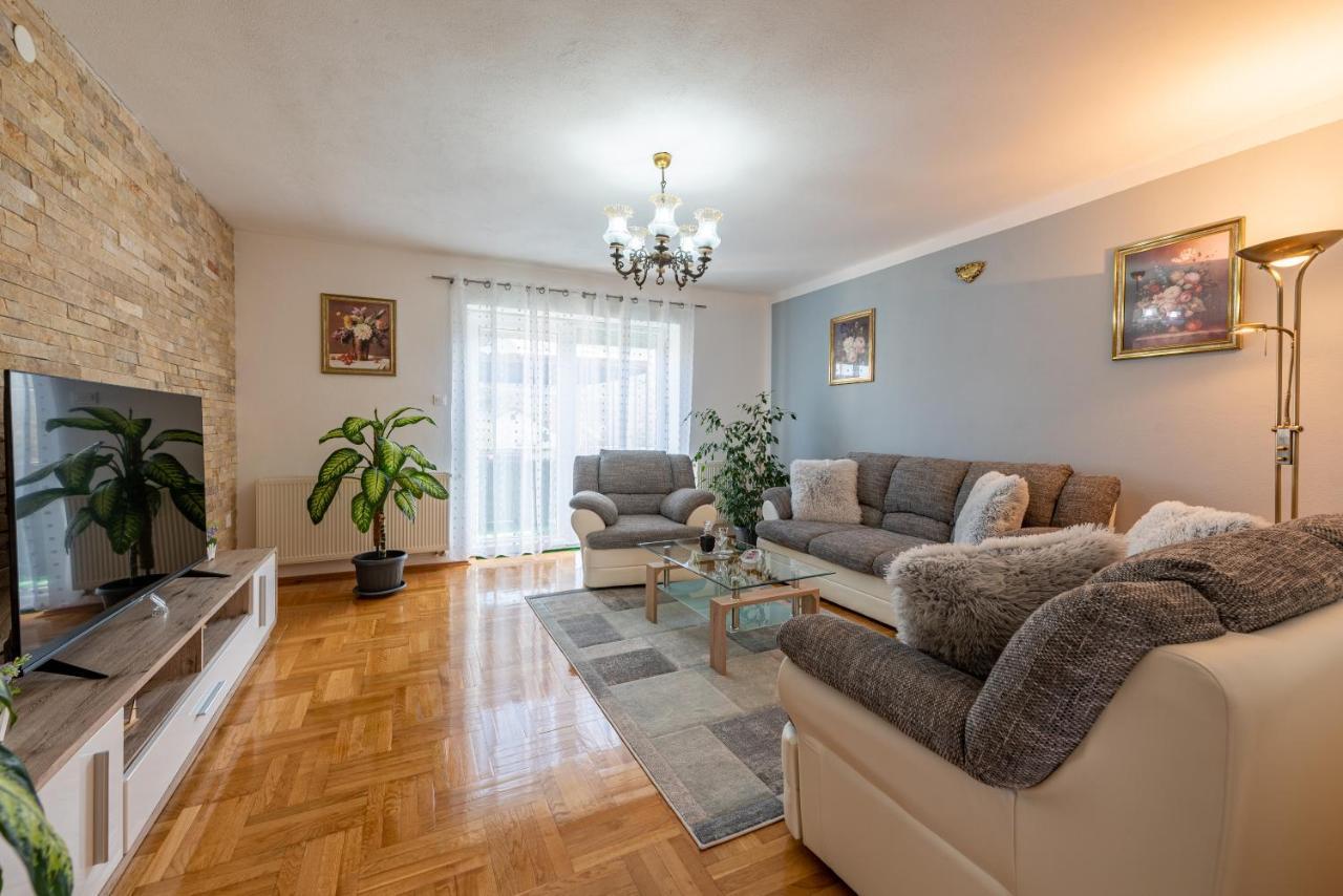 Apartman Toni Gračac Exterior foto