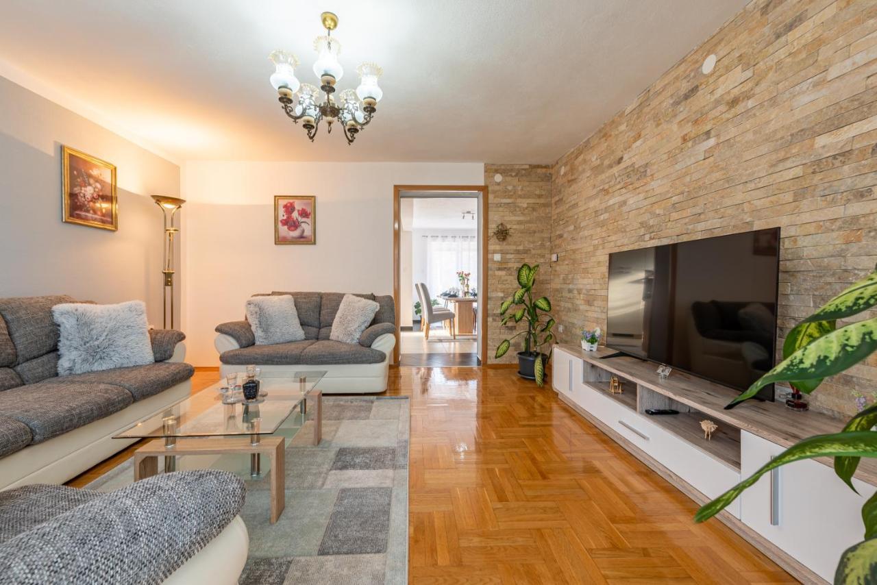 Apartman Toni Gračac Exterior foto
