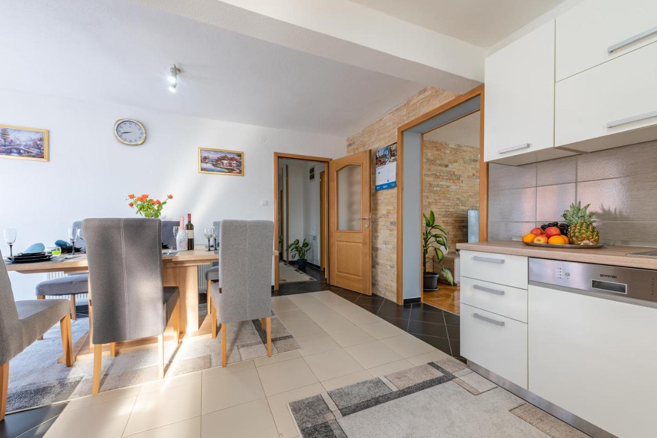 Apartman Toni Gračac Exterior foto