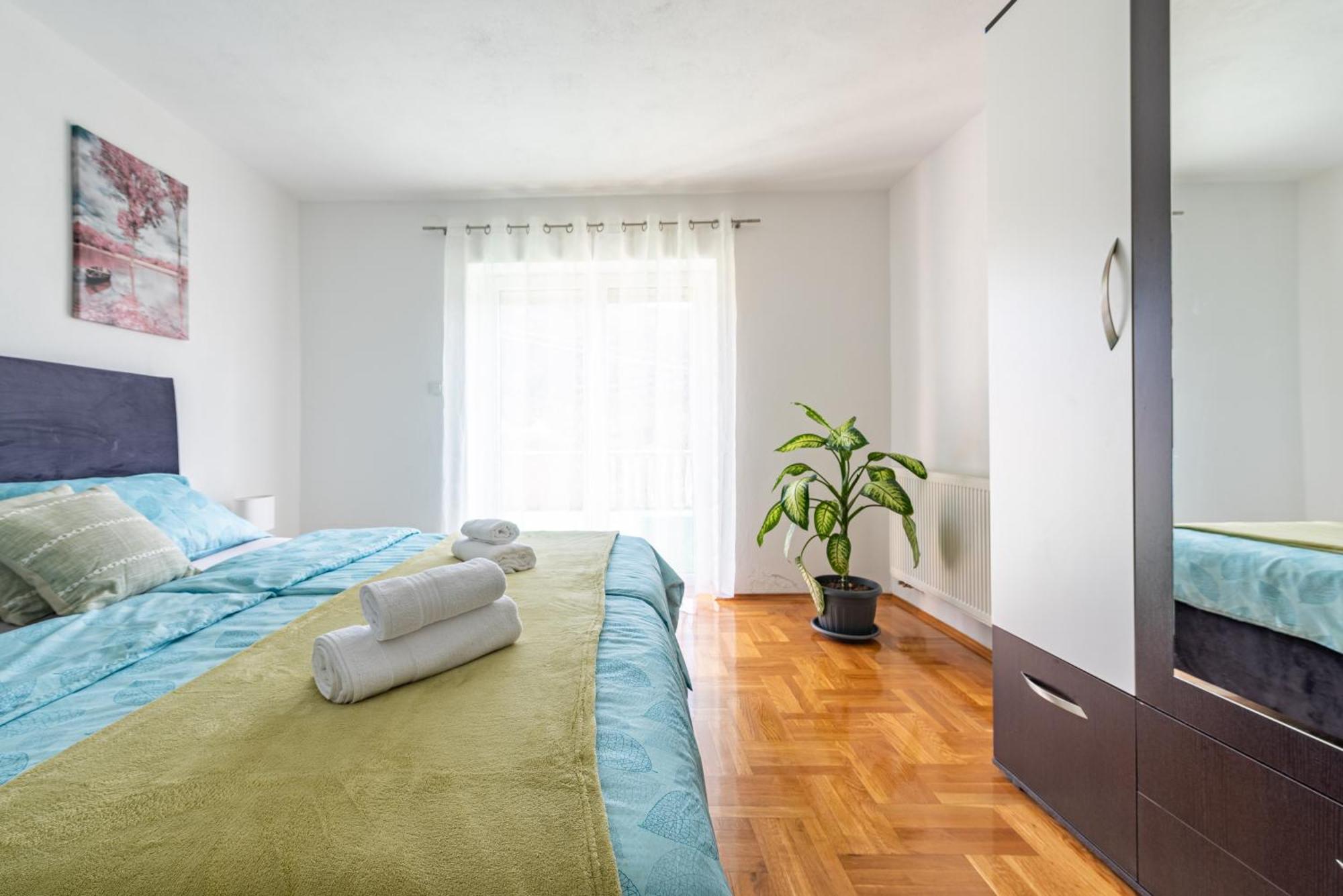 Apartman Toni Gračac Exterior foto