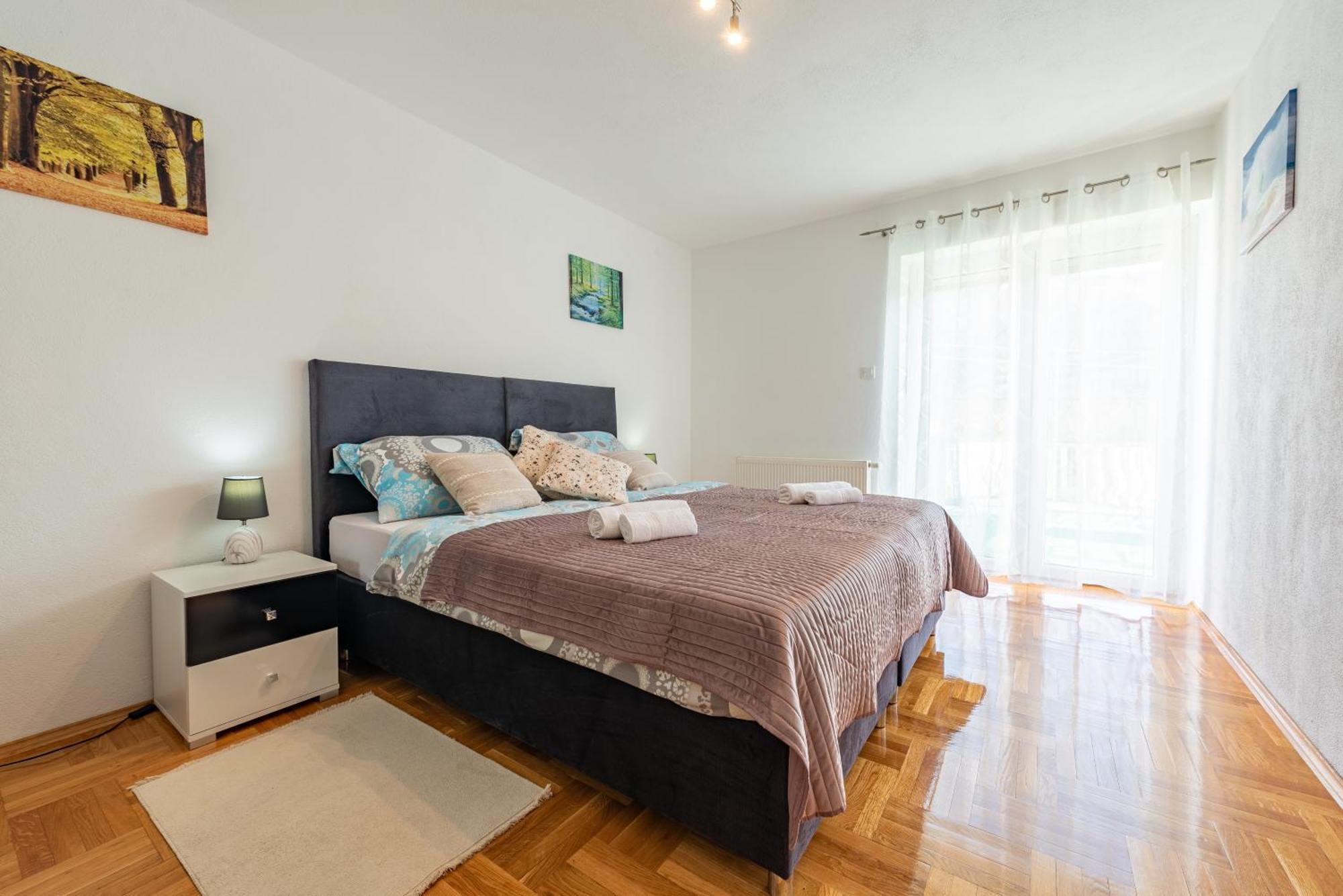 Apartman Toni Gračac Exterior foto