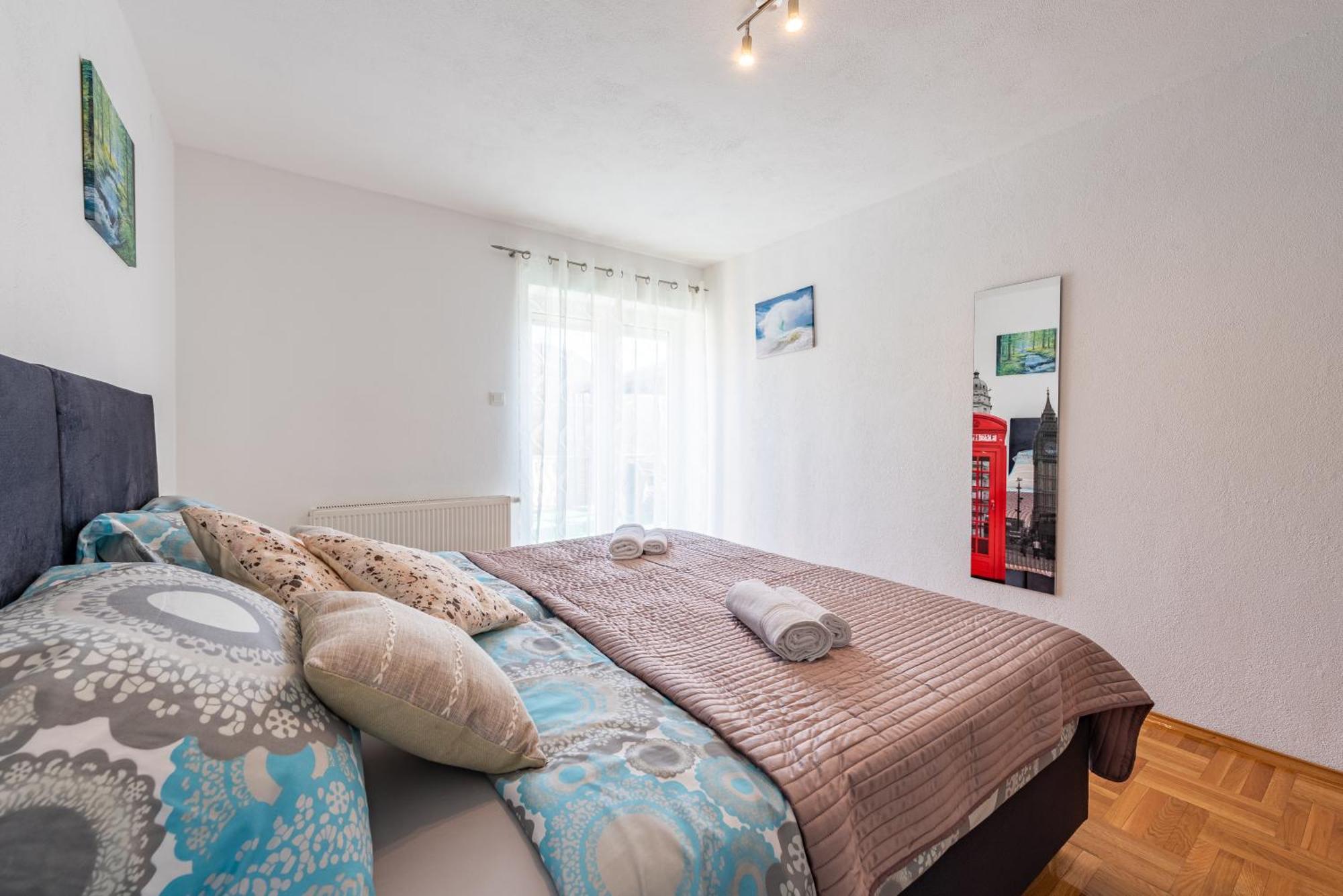 Apartman Toni Gračac Exterior foto