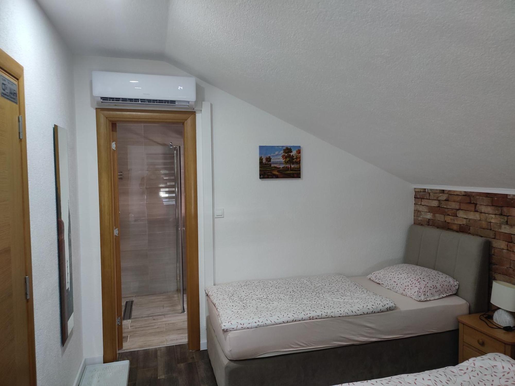 Apartman Toni Gračac Exterior foto