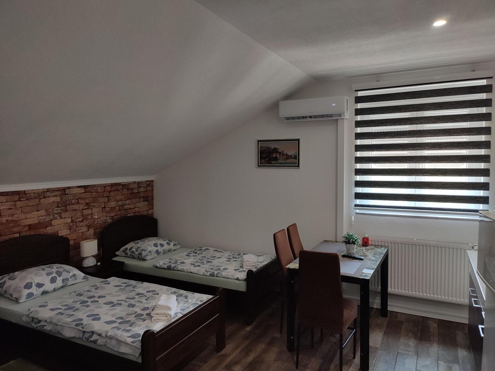 Apartman Toni Gračac Exterior foto