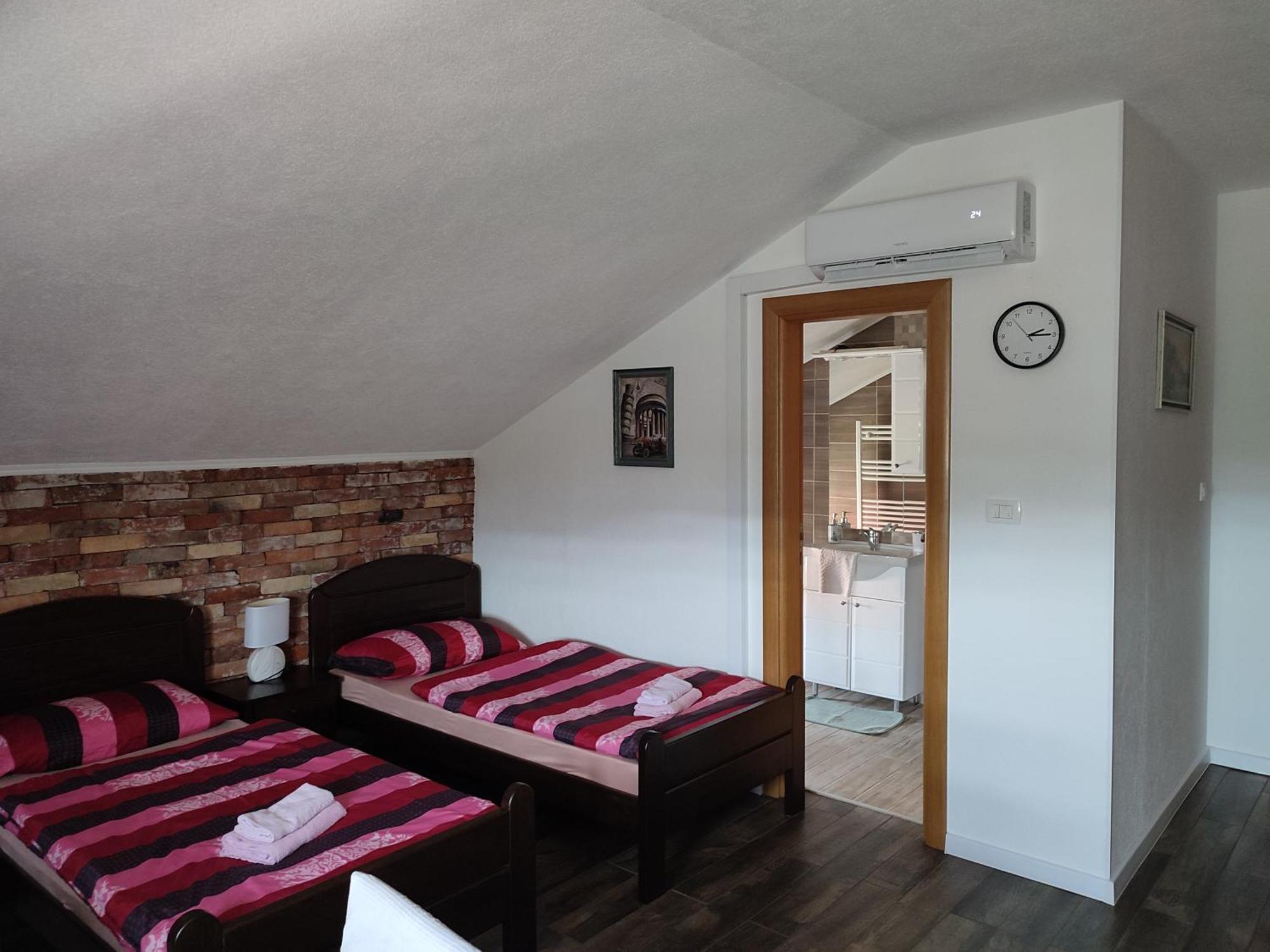 Apartman Toni Gračac Exterior foto